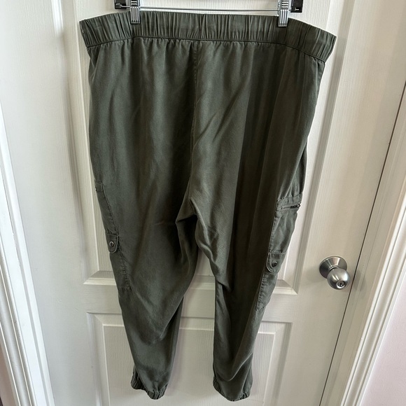Women’s  Olive Cargo Pants - Picture 2 of 3